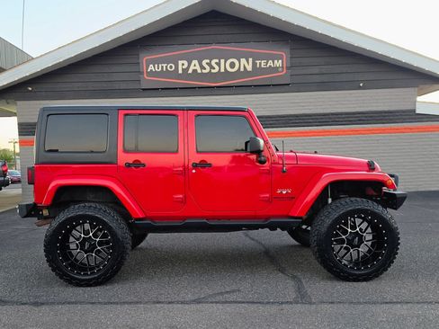 Used 2018 Jeep Wrangler Unlimited Sahara AWD/4WD image 6