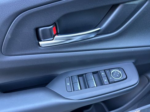 New 2026 Toyota Prius Plug-In Hybrid FWD image 13