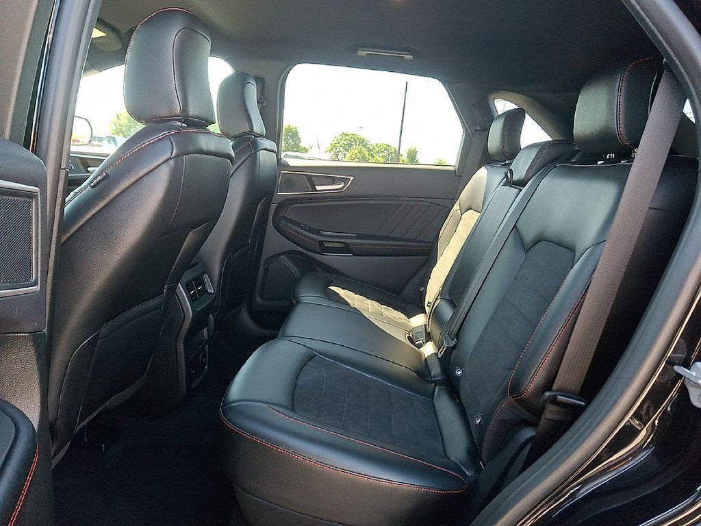 Certified 2024 Ford Edge ST-Line AWD/4WD image 10
