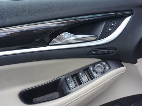 Used 2018 Buick Enclave Premium w/ Experience Buick Package FWD image 3