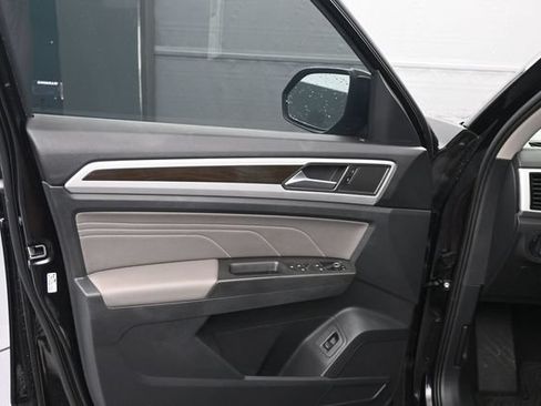 Used 2023 Volkswagen Atlas SE w/ Black Wheel Package FWD image 10