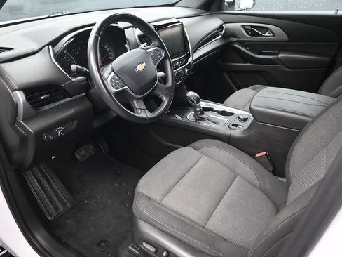 Used 2023 Chevrolet Traverse LT image 9