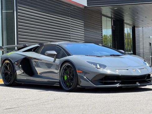 Used 2020 Lamborghini Aventador SVJ AWD/4WD image 10