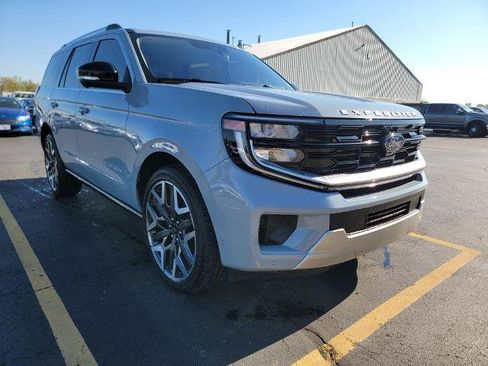 Certified 2025 Ford Expedition Platinum w/ Platinum Ultimate Package AWD/4WD image 2