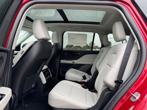 New 2025 Lincoln Aviator AWD w/ Equipment Group 101A image 10