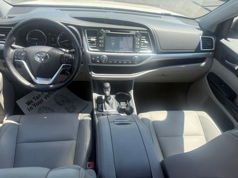Used 2019 Toyota Highlander XLE AWD/4WD image 40