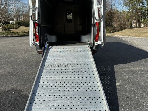 Used 2022 Mercedes-Benz Sprinter 3500 image 13
