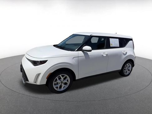 Used 2025 Kia Soul LX w/ LX Technology Package FWD image 8