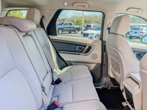 Used 2017 Land Rover Discovery Sport SE image 15