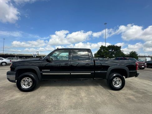 Used 2006 Chevrolet Silverado 2500 LT w/ Onstar Plus Package AWD/4WD image 2
