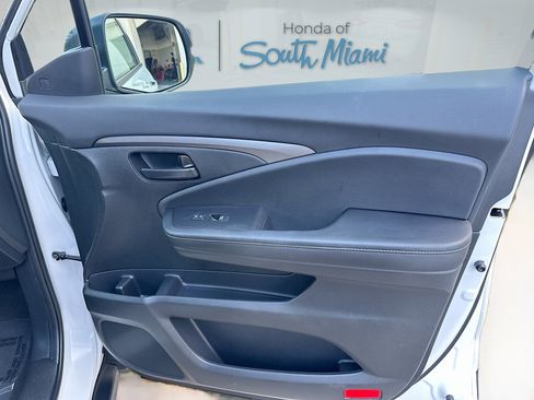 Used 2025 Honda Passport EX-L image 32