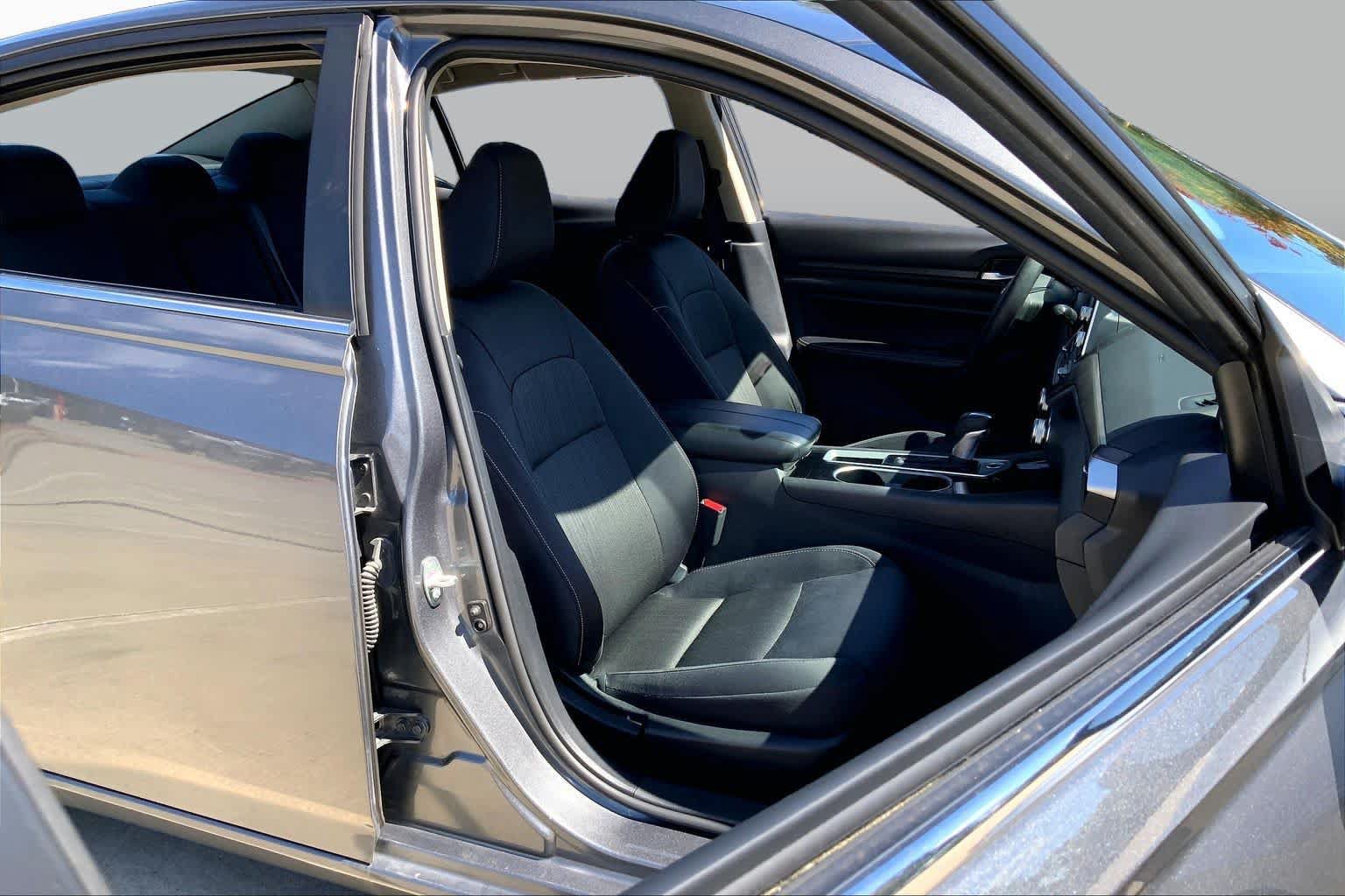 Used 2024 Nissan Altima 2.5 SV FWD image 9