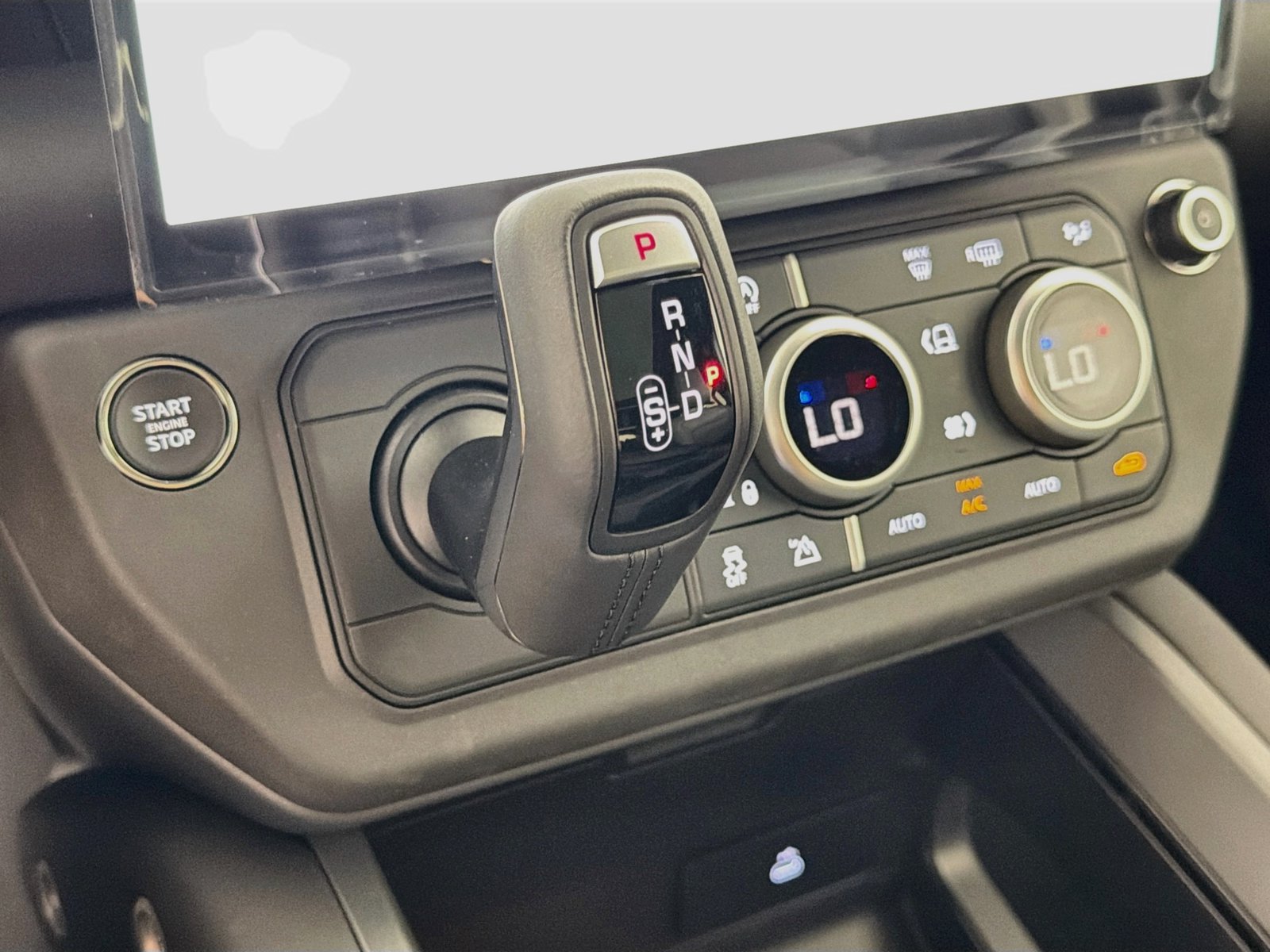 New 2026 Land Rover Defender 130 X-Dynamic SE AWD/4WD image 16