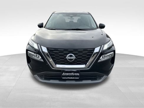 Used 2023 Nissan Rogue SV image 2
