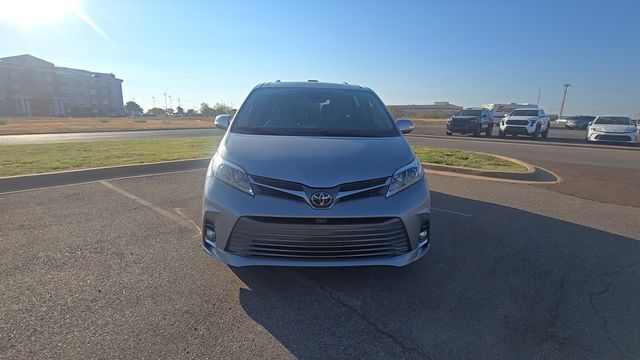 Used 2018 Toyota Sienna Limited FWD image 3