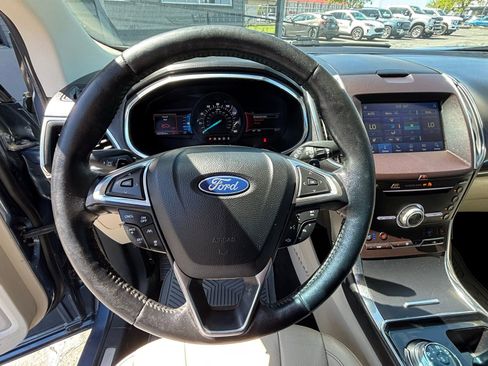 Used 2019 Ford Edge Titanium w/ Equipment Group 301A AWD/4WD image 17