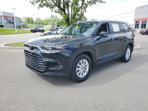 Used 2025 Toyota Grand Highlander AWD image 2