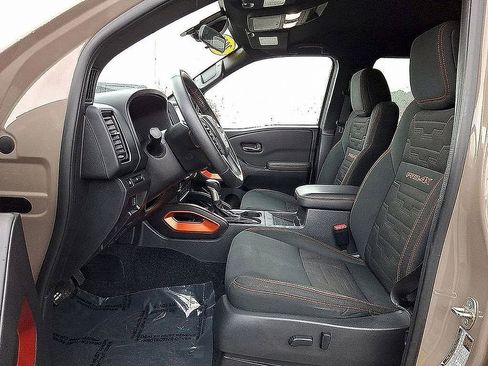 Used 2022 Nissan Frontier PRO-4X image 16