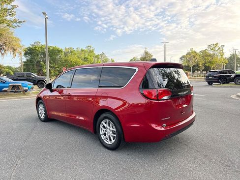 Used 2026 Chrysler Voyager LX image 5