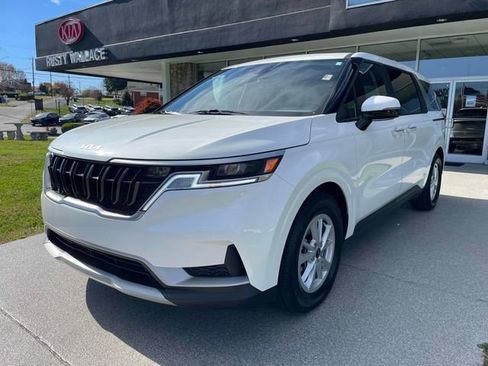 Used 2024 Kia Carnival LX image 23