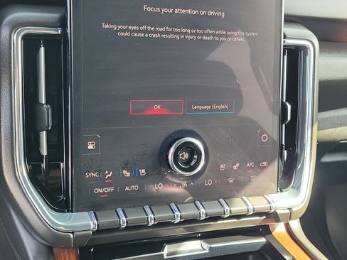 Used 2025 GMC Yukon Denali AWD/4WD image 27