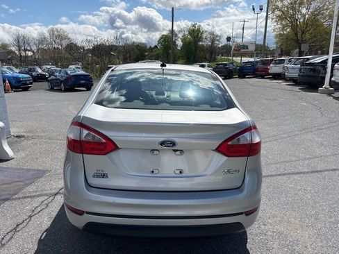 Used 2019 Ford Fiesta SE image 3
