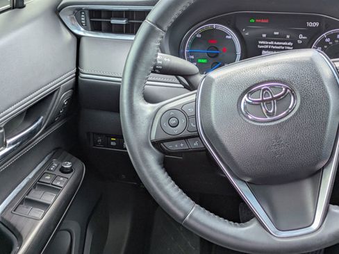 Used 2021 Toyota Venza Limited image 20