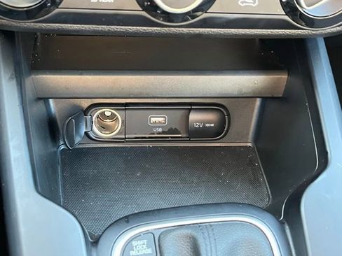 Certified 2025 Kia Soul LX w/ LX Technology Package image 25