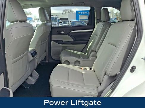 Used 2019 Toyota Highlander XLE image 12