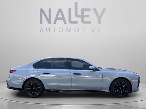 Used 2025 BMW 760i xDrive w/ Premium Package AWD/4WD image 4