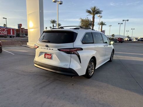 Used 2021 Toyota Sienna XLE w/ XLE Plus Package image 5