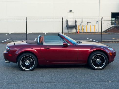 Used 2006 MAZDA MX-5 Miata Grand Touring RWD image 4