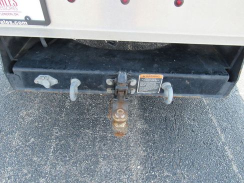 Used 2016 Ford F550 2WD Regular Cab Super Duty image 25