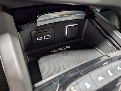 Used 2023 Buick Envision Avenir image 21