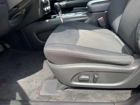 Used 2018 Nissan Pathfinder SV FWD image 16
