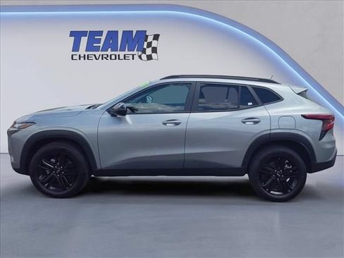 Certified 2024 Chevrolet Trax ACTIV w/ Driver Confidence Package FWD image 2