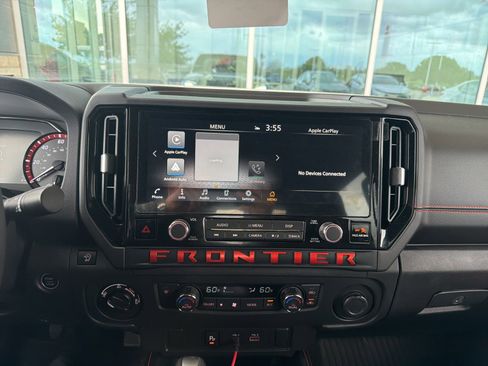 Used 2025 Nissan Frontier PRO-4X AWD/4WD image 8