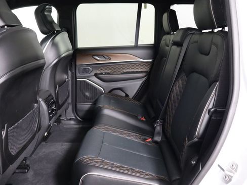 Used 2025 Jeep Grand Cherokee Summit AWD/4WD image 16