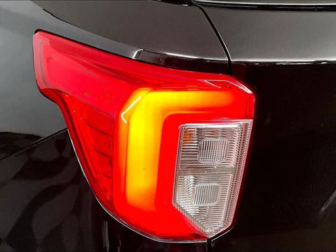 Used 2022 Ford Explorer XLT w/ Equipment Group 202A AWD/4WD image 27