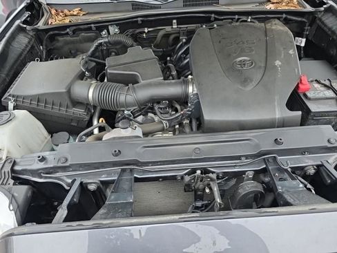 Used 2023 Toyota Tacoma SR AWD/4WD image 10