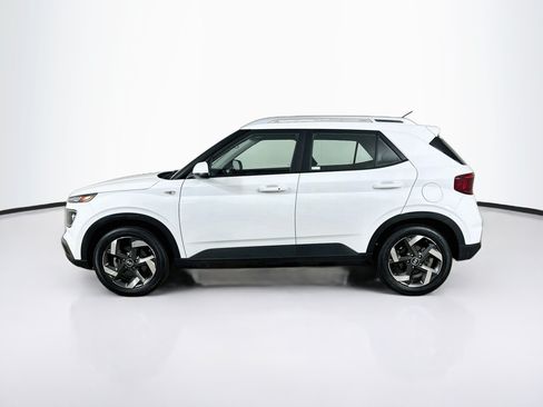 Used 2025 Hyundai Venue SEL FWD image 4