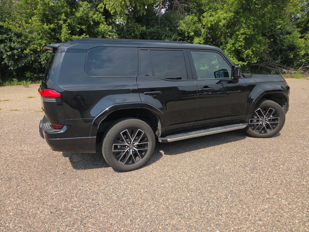 Used 2024 Lexus GX 550 w/ Accessory Package (2T) AWD/4WD image 19
