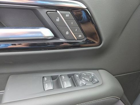 New 2025 Chevrolet Suburban Premier image 10