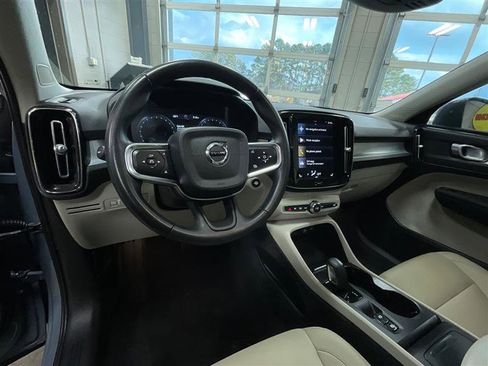 Used 2021 Volvo XC40 T5 Momentum image 13