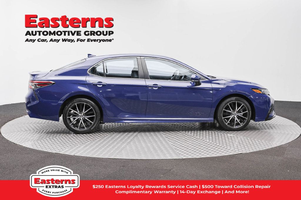 Used 2024 Toyota Camry SE FWD image 5