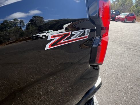 Used 2023 Chevrolet Colorado Z71 image 11
