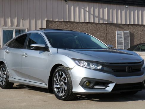 Used 2017 Honda Civic EX image 4