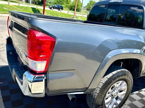 Used 2017 Toyota Tacoma SR5 image 14