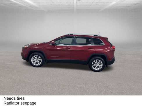 Used 2015 Jeep Cherokee Latitude w/ Cold Weather Group AWD/4WD image 8