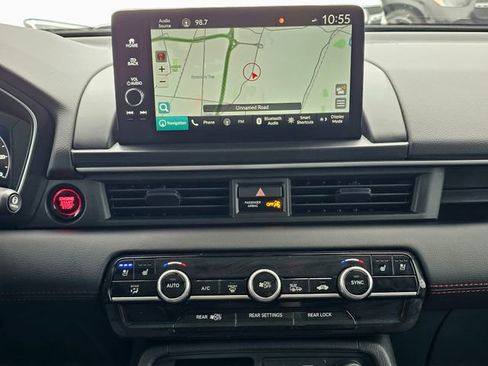 Used 2025 Honda Pilot Black Edition image 40